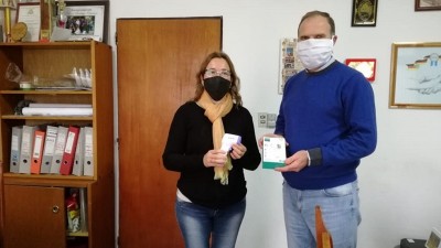 Entrega de termómetros digitales