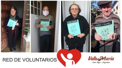 La red de voluntarios continúa entregando cuadernillos a los abuelos y abuelas