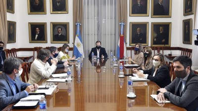 El Gobernador aseguró que se penalizará el incumplimiento del decreto que prohíbe las reuniones sociales