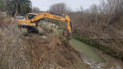 Etapa final de la limpieza y ensanchamiento del Arroyo Crespo