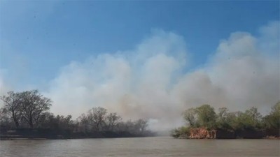 Advierten nuevos de focos de incendios las islas del Delta y humo en Rosario