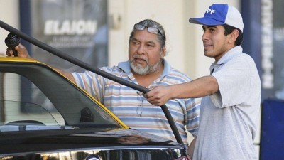 El Gobierno postergó el aumento de los impuestos a los combustibles