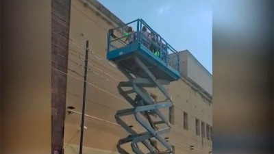 Emotivo: alquilaron una grúa para saludar a una amiga internada por cáncer