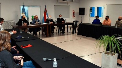 Crespo hará tests rápidos a trabajadores públicos y a adultos mayores