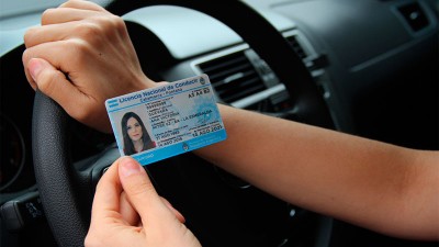 Estafas: Alertan sobre sitios que ofrecen licencias de conducir falsas