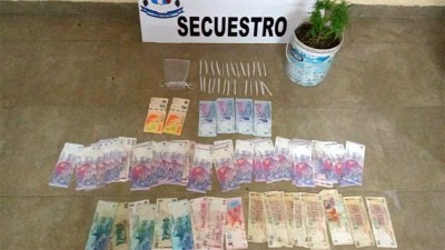 Incautaron dinero y droga en dos allanamientos