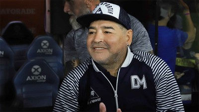 Abrieron el container con los tesoros que cosechó Diego Maradona: ¿Qué había?