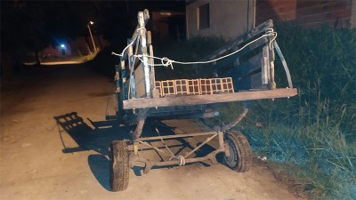 Abandonó un carro con 23 ladrillos huecos y huyó