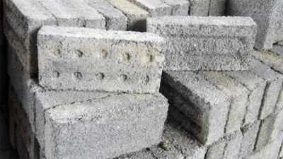 Crespo fabricará ladrillos ecológicos a partir de los envases plásticos