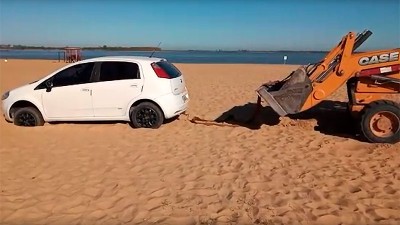 Ebrio ingresó en auto a la playa y quedó varado: lo multaron y se lo retuvieron