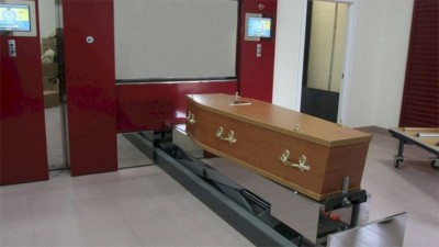 La estaban por cremar y su hija descubrió que estaba con vida