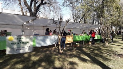 La provincia fortalecerá espacios de comercialización para pequeños productores de alimentos