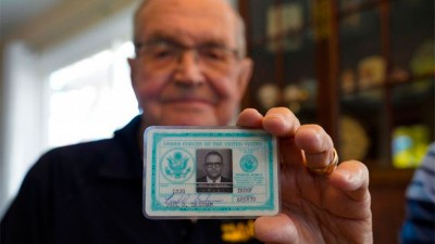 Recuperó su billetera perdida hace 53 años en la Antártida