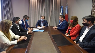 Bordet firmó convenios para licitar obras de agua y cloaca en Diamante y Villaguay