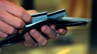 Tener una tarjeta de crédito pasó a costar hasta más de $ 1000 por mes