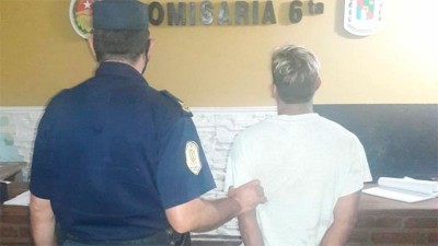 Intentó robarles dinero a unos jóvenes y lo golpearon en el rostro