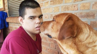 Pidió eutanasia para su hijo, él se aferró a una perra y se adapta en un hogar