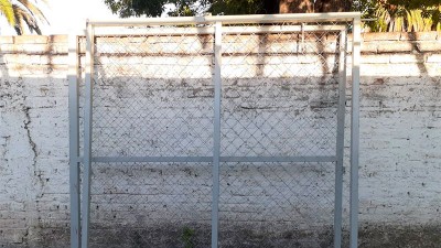 Vendía un portón robado, no quiso devolverlo y fue detenido
