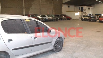 Reclamó que robaron en su auto mientras estaba retenido: intervienen depósito