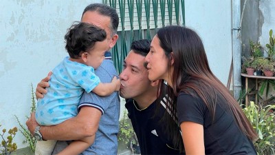 Oliver, el bebé que sobrevivió a la tragedia, está con su familia de Venezuela