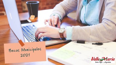 26 estudiantes universitarios reciben becas de la Municipalidad