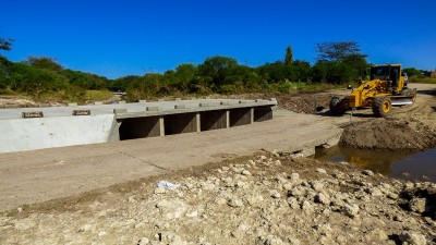 Construyen una calzada sumergible sobre el arroyo Gómez entre Puiggari y Aldea Protestante