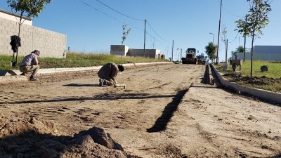 Continúan los trabajos sobre calle Gualeguaychú Obras
