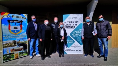 Distribución de Vitamina D a vecinos de Aldea Protestante