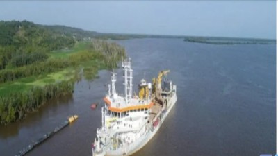 Por la bajante del río Paraná, realizan un sobredragado para poder exportar