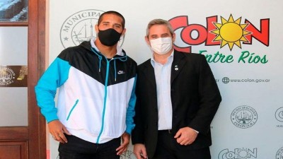 Jonatan Maidana, de vacaciones en Entre Ríos