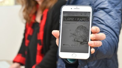 Personas mayores acceden a cuadernillo con actividades recreativas