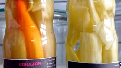 Prohíben la venta de ajíes en vinagre y una crema descontracturante