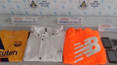 Sextorsión: por fotos íntimas anciano pagó 5 mil pesos y camisetas del Barcelona