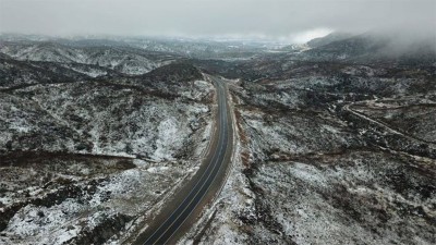 Nevó en Altas Cumbres de Córdoba y cerraron camino por hielo sobre el asfalto