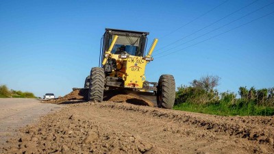 Reponen brosa en el ingreso y calles internas de Puerto General Alvear