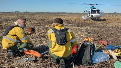 Continúan los operativos de combate de incendios en islas del Delta