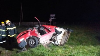 Un hombre murió y otro resultó herido tras un violento vuelco en Ruta 11