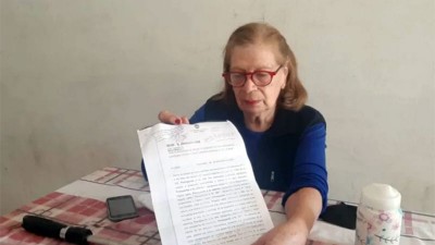 Tiene 76 años y su hija la echó sin remordimiento de su propia casa