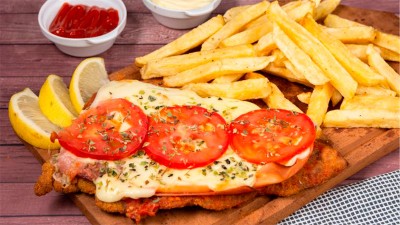 Turistas pagaron $13.000 en milanesas a la napolitana: Nos sentimos estafados