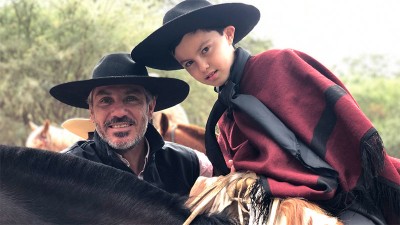 Milo, sana cantando folklore en vivo y cabalgó 56 días con los gauchos de Güemes