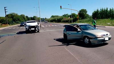 Impactante choque en el ingreso a Oro Verde: un hombre fue hospitalizado