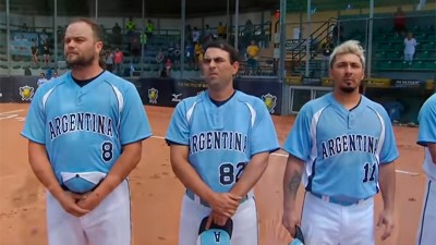 Entrerriano campeón mundial de softbol, rifa su camiseta más preciada