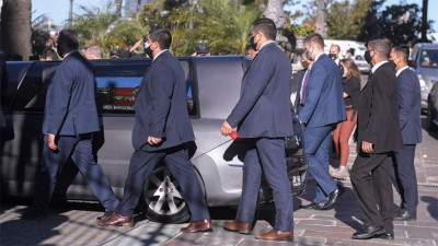 Condenaron a empleado de funeraria que se sacó foto con el cuerpo de Maradona