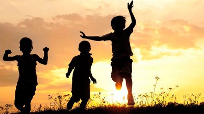 Buscan una familia para adoptar a tres hermanitos de 5, 7 y 9 años