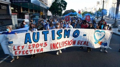 Padres de niños con autismo reclamaron coberturas integrales de salud