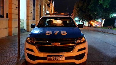 Hallaron restos humanos y una tapa de féretro en la vía pública de La Paz