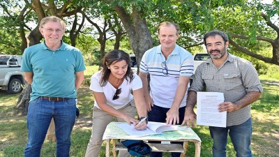 Bordet recorrió las islas donde se construirá el parque natural provincial
