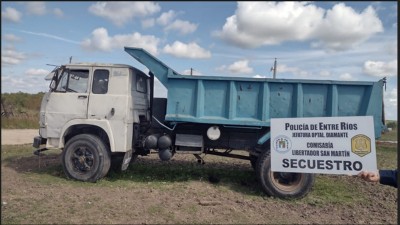 Secuestro de un camión por efectivos de Comisaría Libertador