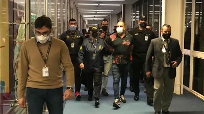 Cositorto llegó al país pasada la medianoche, esposado y custodiado por Interpol