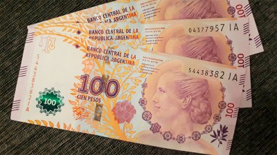Piden hasta 10.000 pesos por billetes de 100 que tienen error de impresión